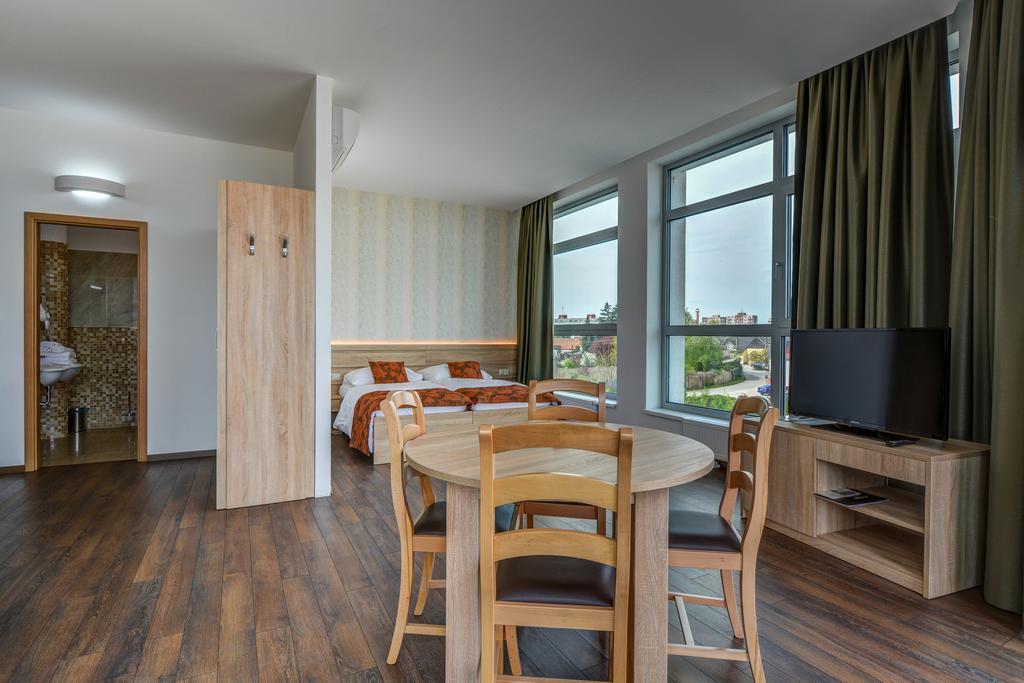 Hotel Samaria Šamorín Bagian luar foto