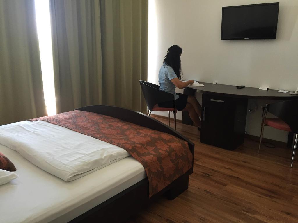 Hotel Samaria Šamorín Bagian luar foto