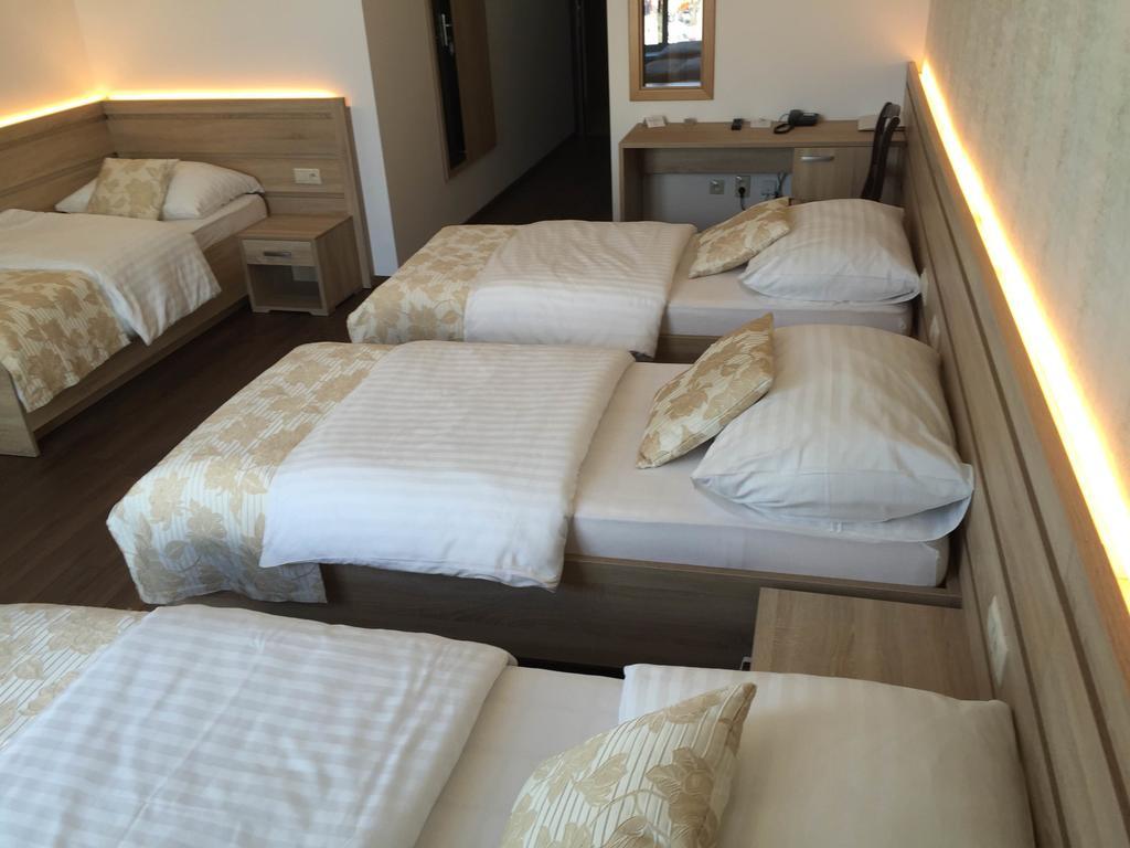 Hotel Samaria Šamorín Bagian luar foto