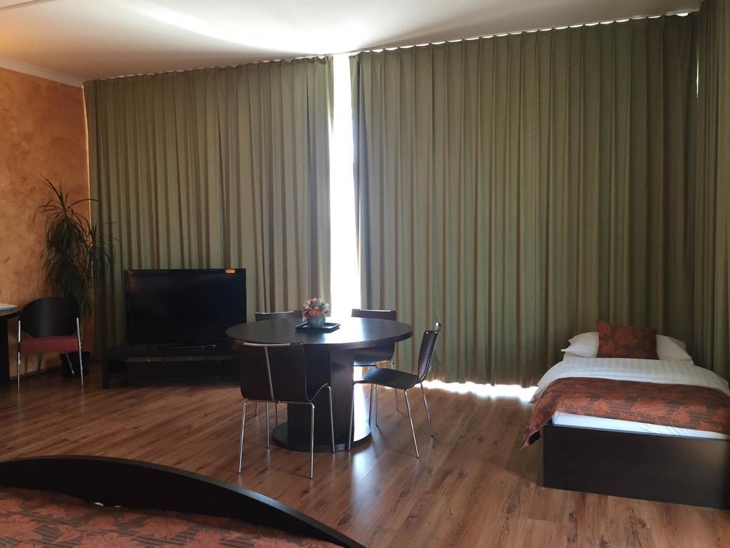 Hotel Samaria Šamorín Bagian luar foto