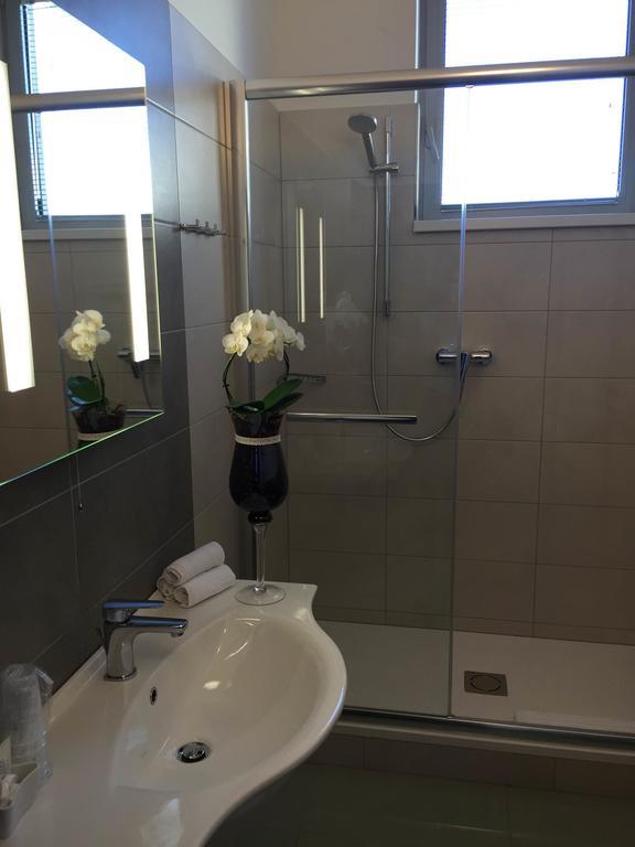 Hotel Samaria Šamorín Bagian luar foto