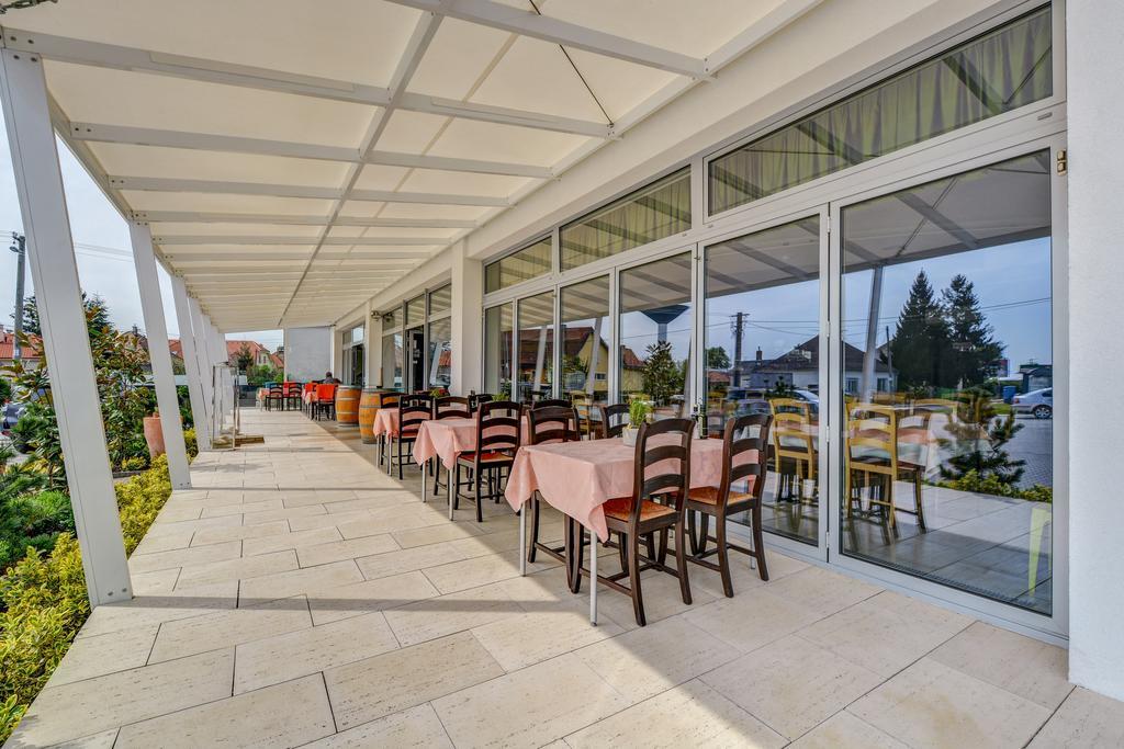 Hotel Samaria Šamorín Bagian luar foto